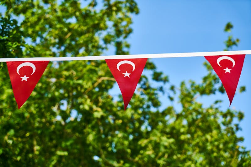 Üçgen Flama Kırmızı